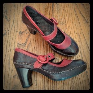 Indigo by Clarks brown and red leather heels